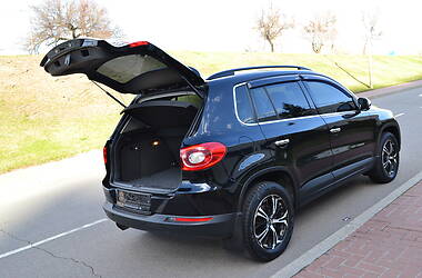 Позашляховик / Кросовер Volkswagen Tiguan 2010 в 