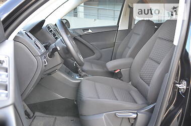 Позашляховик / Кросовер Volkswagen Tiguan 2010 в 