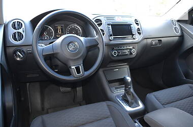 Позашляховик / Кросовер Volkswagen Tiguan 2010 в 
