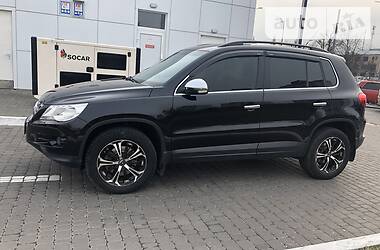 Позашляховик / Кросовер Volkswagen Tiguan 2010 в 
