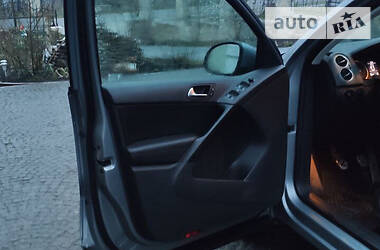 Позашляховик / Кросовер Volkswagen Tiguan 2010 в 