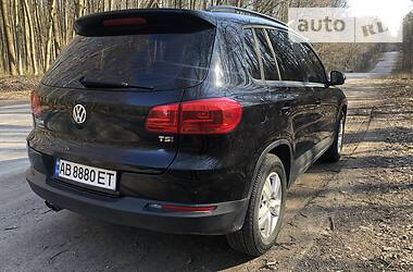 Позашляховик / Кросовер Volkswagen Tiguan 2015 в 