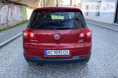 Позашляховик / Кросовер Volkswagen Tiguan 2011 в 