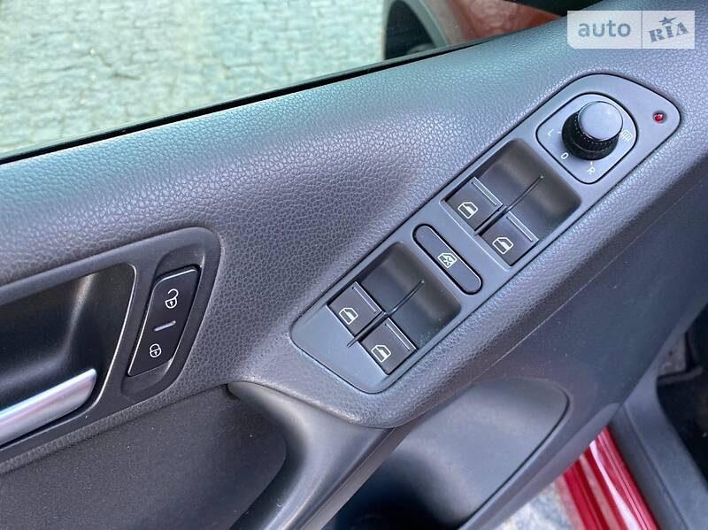 Позашляховик / Кросовер Volkswagen Tiguan 2011 в Луцьку
