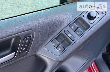 Позашляховик / Кросовер Volkswagen Tiguan 2011 в 