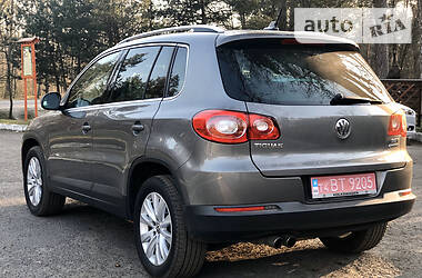 Позашляховик / Кросовер Volkswagen Tiguan 2010 в 