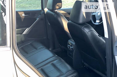 Позашляховик / Кросовер Volkswagen Tiguan 2010 в 