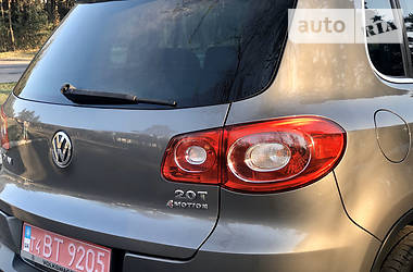 Позашляховик / Кросовер Volkswagen Tiguan 2010 в 