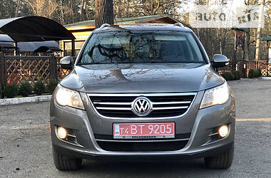 Позашляховик / Кросовер Volkswagen Tiguan 2010 в 