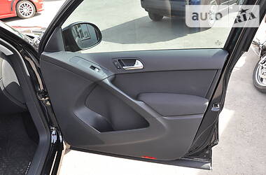 Позашляховик / Кросовер Volkswagen Tiguan 2017 в 