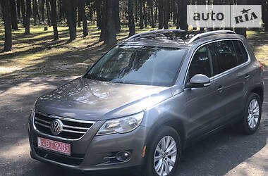 Позашляховик / Кросовер Volkswagen Tiguan 2010 в 