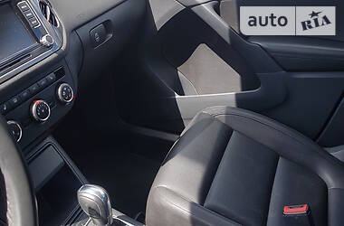 Позашляховик / Кросовер Volkswagen Tiguan 2013 в 