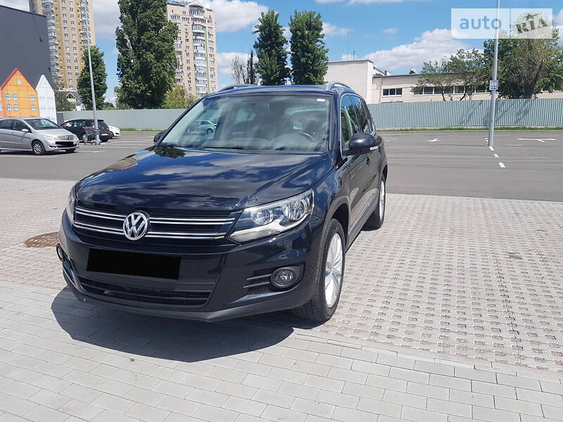 Позашляховик / Кросовер Volkswagen Tiguan 2013 в 