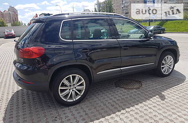 Позашляховик / Кросовер Volkswagen Tiguan 2013 в 