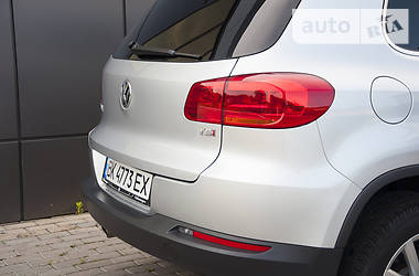 Позашляховик / Кросовер Volkswagen Tiguan 2016 в 