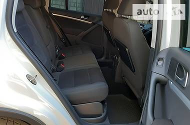 Позашляховик / Кросовер Volkswagen Tiguan 2015 в 
