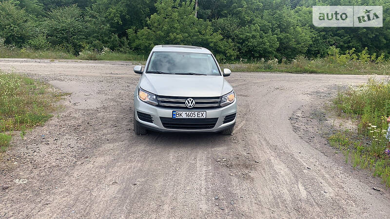 Позашляховик / Кросовер Volkswagen Tiguan 2012 в 