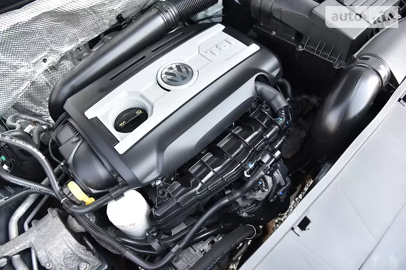 Внедорожник / Кроссовер Volkswagen Tiguan 2014 в 