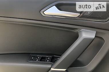 Внедорожник / Кроссовер Volkswagen Tiguan 2018 в 