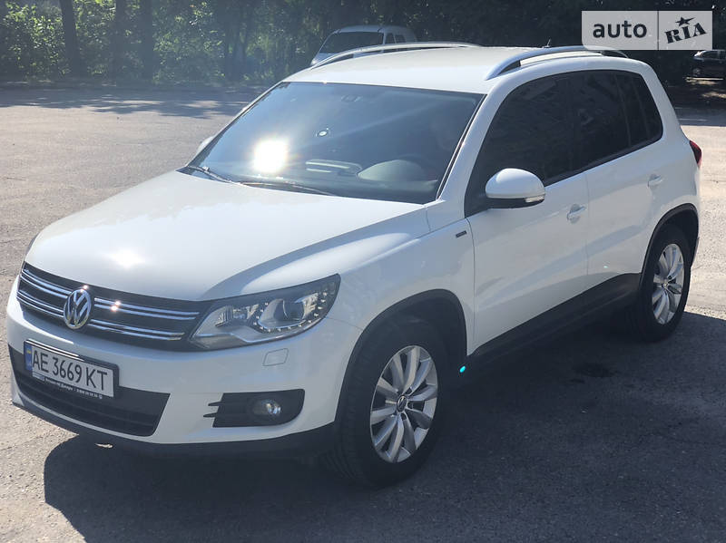 Позашляховик / Кросовер Volkswagen Tiguan 2016 в Дніпрі