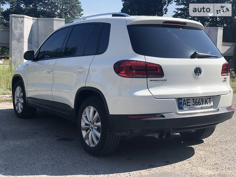 Позашляховик / Кросовер Volkswagen Tiguan 2016 в Дніпрі