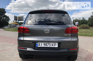 Позашляховик / Кросовер Volkswagen Tiguan 2015 в 