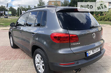 Позашляховик / Кросовер Volkswagen Tiguan 2015 в 