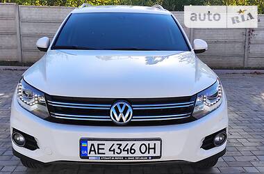 Внедорожник / Кроссовер Volkswagen Tiguan 2012 в 