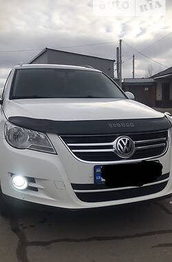 Внедорожник / Кроссовер Volkswagen Tiguan 2011 в Славянске