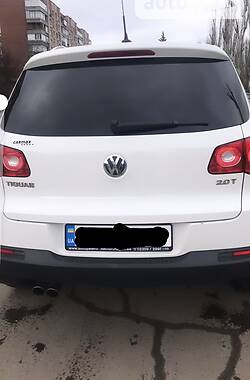 Внедорожник / Кроссовер Volkswagen Tiguan 2011 в Славянске