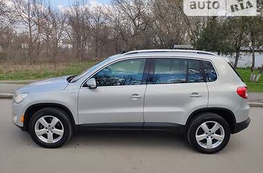 Внедорожник / Кроссовер Volkswagen Tiguan 2010 в Херсоне