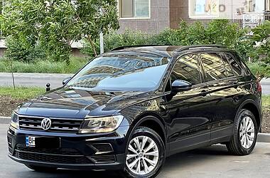 Внедорожник / Кроссовер Volkswagen Tiguan 2017 в 