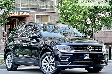 Внедорожник / Кроссовер Volkswagen Tiguan 2017 в 