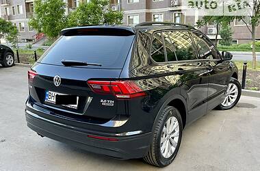 Внедорожник / Кроссовер Volkswagen Tiguan 2017 в 