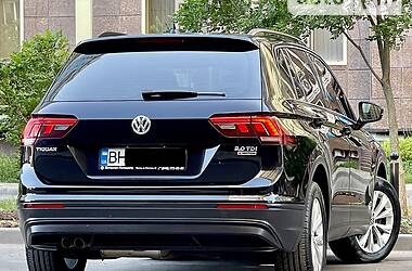Внедорожник / Кроссовер Volkswagen Tiguan 2017 в 
