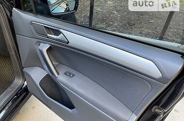 Внедорожник / Кроссовер Volkswagen Tiguan 2017 в 