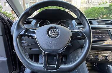 Внедорожник / Кроссовер Volkswagen Tiguan 2017 в 