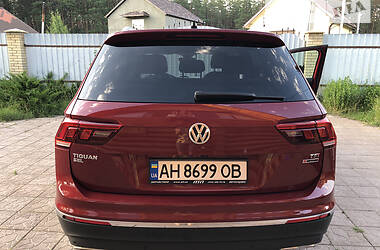 Внедорожник / Кроссовер Volkswagen Tiguan 2017 в Покровске