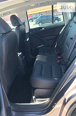 Внедорожник / Кроссовер Volkswagen Tiguan 2014 в 