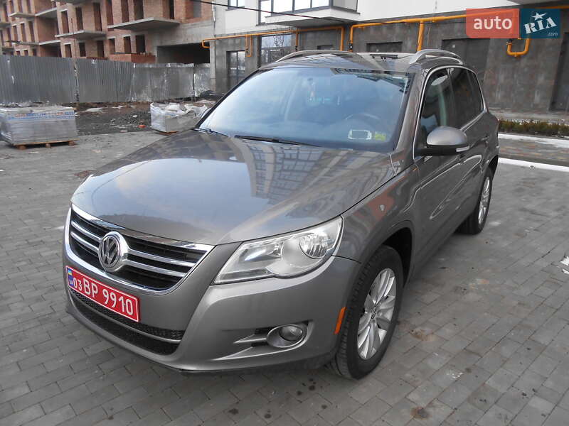 Позашляховик / Кросовер Volkswagen Tiguan 2009 в 