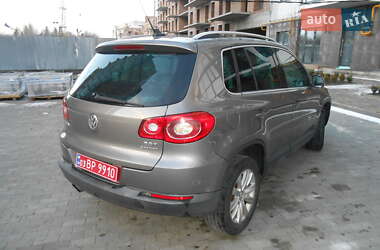 Позашляховик / Кросовер Volkswagen Tiguan 2009 в 