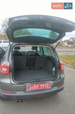 Позашляховик / Кросовер Volkswagen Tiguan 2009 в 