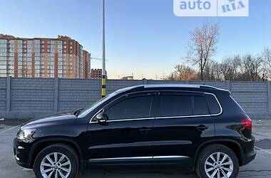 Внедорожник / Кроссовер Volkswagen Tiguan 2015 в 