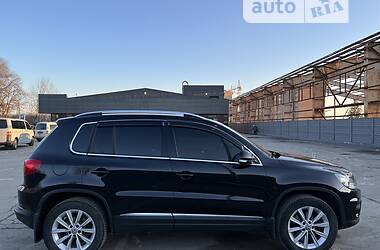 Внедорожник / Кроссовер Volkswagen Tiguan 2015 в 