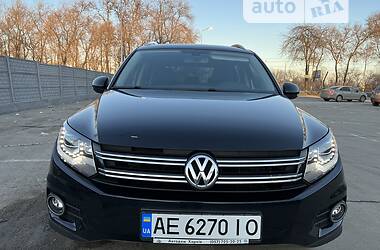 Внедорожник / Кроссовер Volkswagen Tiguan 2015 в 