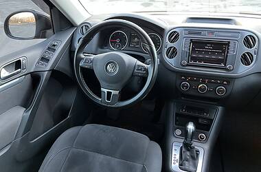 Внедорожник / Кроссовер Volkswagen Tiguan 2015 в 