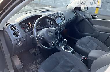 Внедорожник / Кроссовер Volkswagen Tiguan 2015 в 