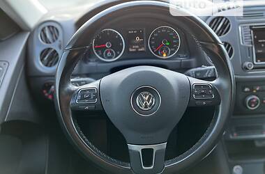Внедорожник / Кроссовер Volkswagen Tiguan 2015 в 