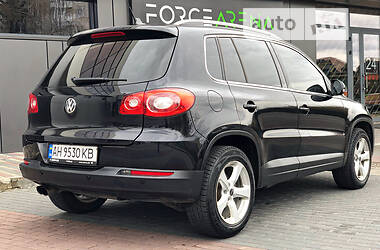 Внедорожник / Кроссовер Volkswagen Tiguan 2010 в Луцке