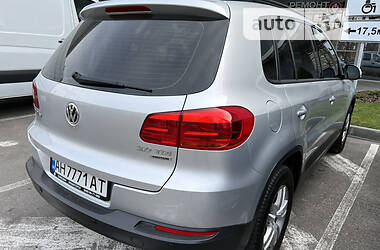 Внедорожник / Кроссовер Volkswagen Tiguan 2012 в Днепре